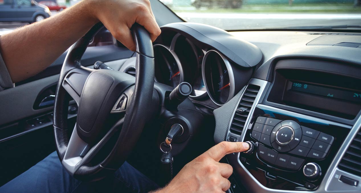 Persona manejando carro